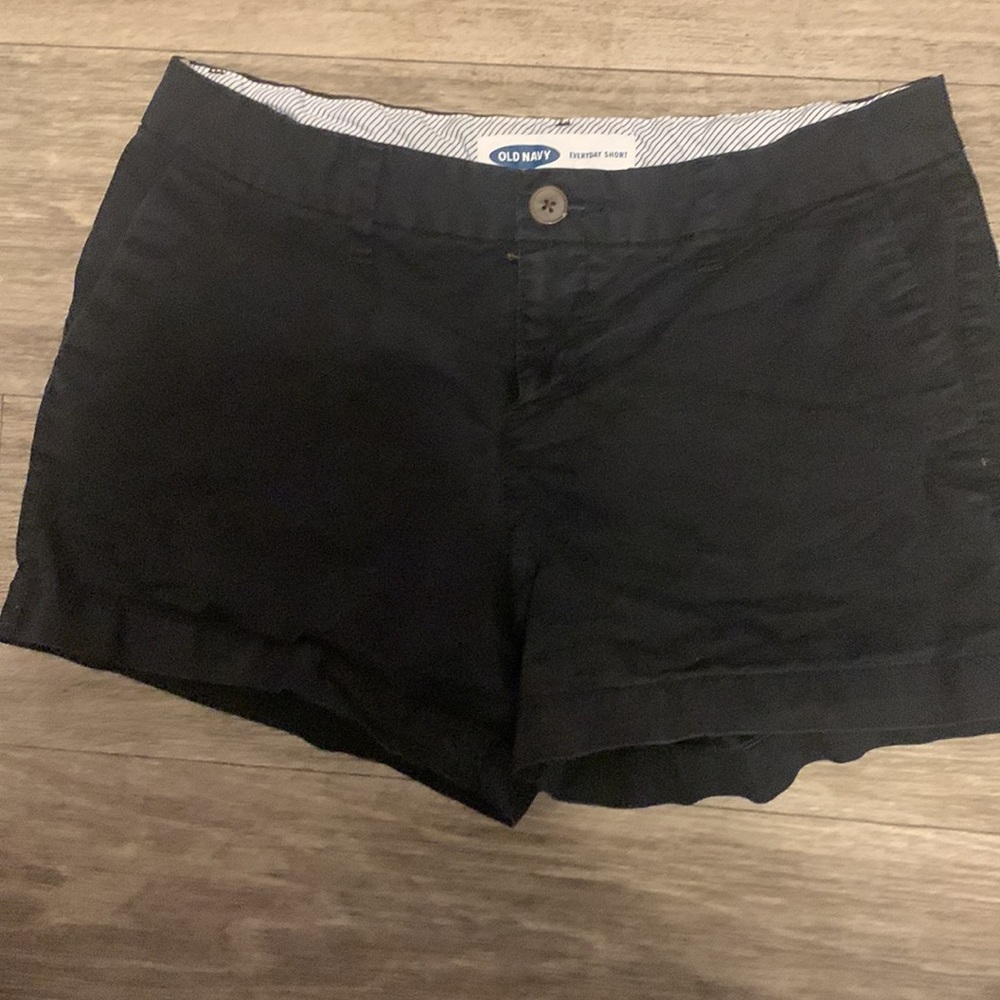 Old Navy Everyday short size 2